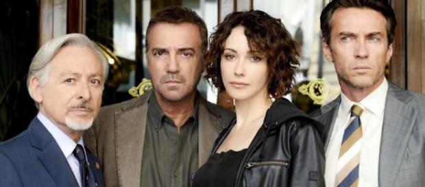 Catturandi: il cast della serie di Rai 1 con Anita Caprioli. Catturandi: il cast della serie di Rai 1 con Anita Caprioli.