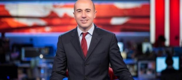 Gianluca Semprini, debutta con "Politics - tutto è politica" su Rai 3, fortemente voluto da Daria Bignardi. Gianluca Semprini, debutta con "Politics - tutto è politica" su Rai 3, fortemente voluto da Daria Bignardi.