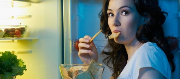 Hábito de comer depois das 19 horas pode matar uma pessoa, segundo médicos Hábito de comer depois das 19 horas pode matar uma pessoa, segundo médicos