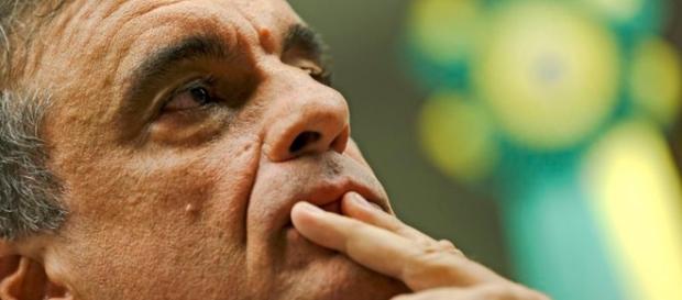 José Eduardo Cardozo é alvo do depoimento de Delcídio do Amaral José Eduardo Cardozo é alvo do depoimento de Delcídio do Amaral