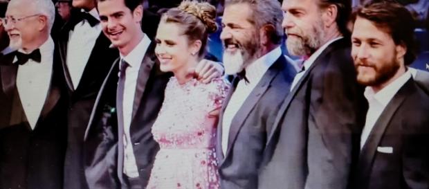 Mel Gibson, Vince Vaughn ed Andrew Garfield sul red carpet di "Hacksaw Ridge". Mel Gibson, Vince Vaughn ed Andrew Garfield sul red carpet di "Hacksaw Ridge".