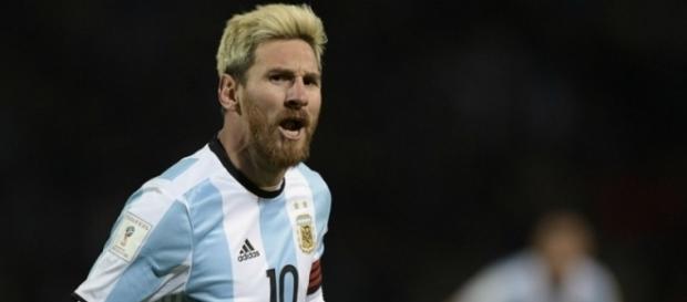 Messi comanda vitória da Argentina na estreia de Patón Bauza Messi comanda vitória da Argentina na estreia de Patón Bauza
