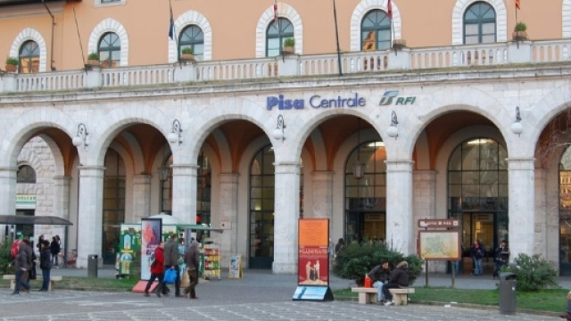 Ragazza macedone rapisce un bambino alla stazione centrale di Pisa.