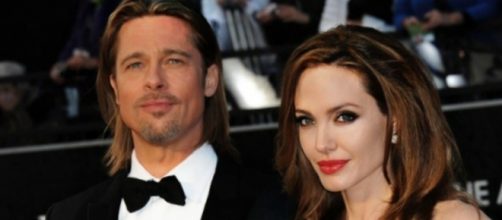 #AngelinaJolie si è decisa a chiedere il divorzio da #BradPitt. #BlastingNews