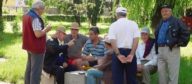 A fost adoptată LEGEA prin care românii şi-ar putea CUMPĂRA ani de vechime la PENSIE A fost adoptată LEGEA prin care românii şi-ar putea CUMPĂRA ani de vechime la PENSIE