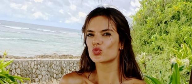 Alessandra Ambrosio pose topless aux Maldives ! Alessandra Ambrosio pose topless aux Maldives !