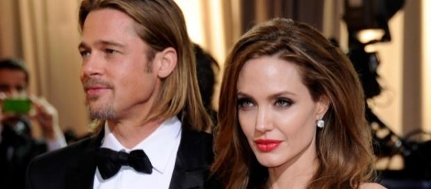 Angelina Jolie e Brad Pitt divorziano Angelina Jolie e Brad Pitt divorziano