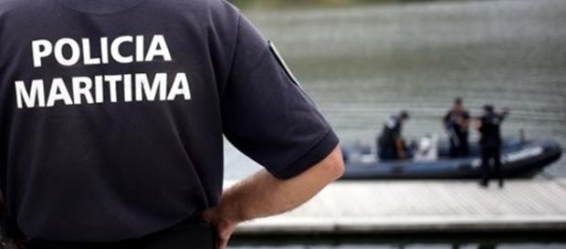 Autoridades prosseguem as buscas para encontrar tripulante desaparecido Autoridades prosseguem as buscas para encontrar tripulante desaparecido