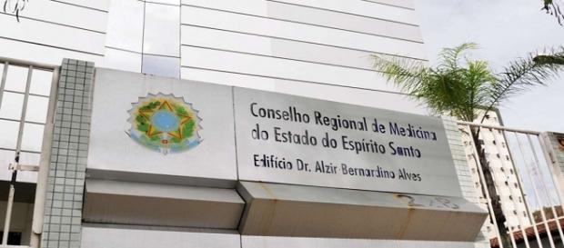 Falsa médica foi condenada por falsificar documentos para tirar carteira profissional . Falsa médica foi condenada por falsificar documentos para tirar carteira profissional .