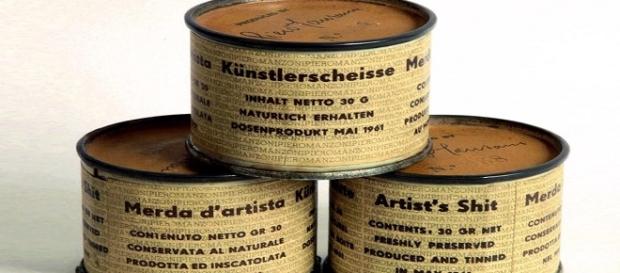 Merda d'artista, opera di Piero Manzoni, artista concettuale e dada noto a livello internazionale Merda d'artista, opera di Piero Manzoni, artista concettuale e dada noto a livello internazionale