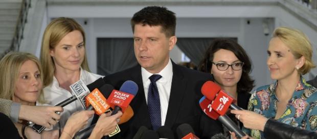 Ryszard Petru wśród kobiet Nowoczesnej. Czy wygląda jako macho? Ryszard Petru wśród kobiet Nowoczesnej. Czy wygląda jako macho?