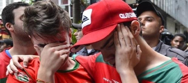 Torcedores da Lusa, inconsolados, no rebaixamento para a Série B, em 2013 Torcedores da Lusa, inconsolados, no rebaixamento para a Série B, em 2013