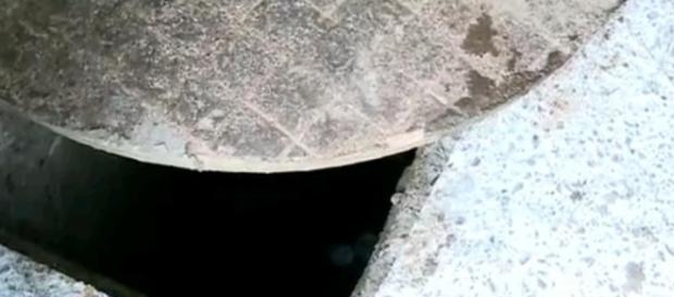 Un copil de 3 ani a căzut în fosa septică de la grădiniţă Un copil de 3 ani a căzut în fosa septică de la grădiniţă