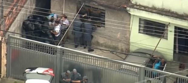 Casa onde o rapaz manteve a namorada refém. Casa onde o rapaz manteve a namorada refém.