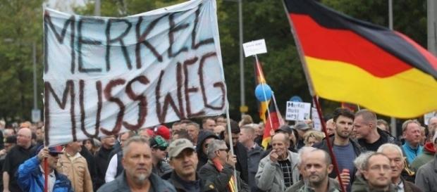 Demonstranten auf dem Einheitsfest in Dresden © Sean Gallup/Getty Images Demonstranten auf dem Einheitsfest in Dresden © Sean Gallup/Getty Images