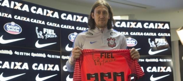 Depois de iniciar a carreira no Grêmio e uma passagem discreta pelo PSV Eindhoven, Cássio mudou de status ao chegar ao Timão Depois de iniciar a carreira no Grêmio e uma passagem discreta pelo PSV Eindhoven, Cássio mudou de status ao chegar ao Timão