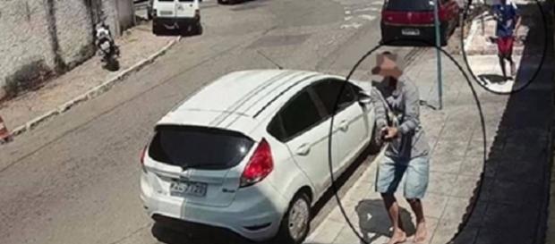 Dois suspeitos são flagrados por câmeras de segurança Dois suspeitos são flagrados por câmeras de segurança