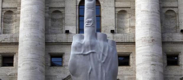 Le doigt d'honneur à la bourse de Milan - Culture / Next - liberation.fr Le doigt d'honneur à la bourse de Milan - Culture / Next - liberation.fr