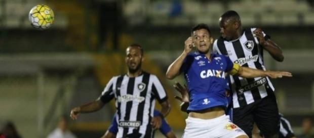Na primeira partida, no Rio deu Cruzeiro: 5 x 2 Na primeira partida, no Rio deu Cruzeiro: 5 x 2