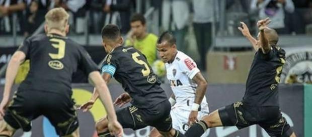 No primeiro jogo, em BH, as equipes empataram em 1 a 1 No primeiro jogo, em BH, as equipes empataram em 1 a 1