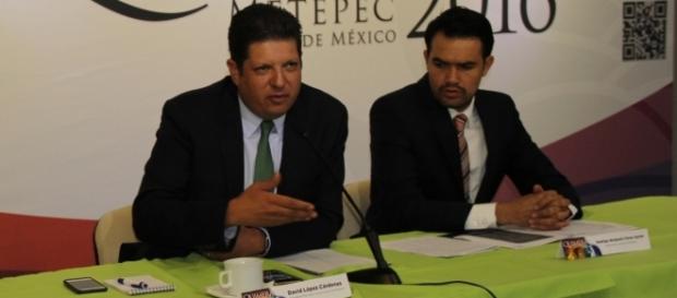 Presidente Municipal David López Cárdenas en compañía del Director de Cultura Rodrigo Benjamín Flores Santin. Presidente Municipal David López Cárdenas en compañía del Director de Cultura Rodrigo Benjamín Flores Santin.