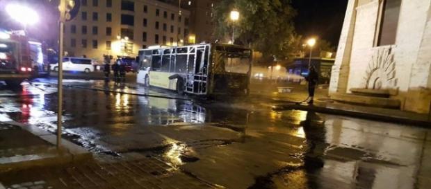Roma, bus Atac in fiamme in Zona Serpentara Roma, bus Atac in fiamme in Zona Serpentara
