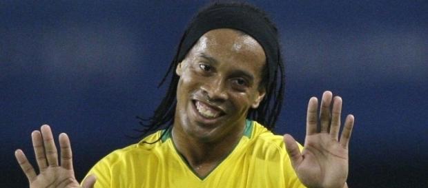 Ronaldinho (em destaque) com a camisa da Seleção Brasileira Ronaldinho (em destaque) com a camisa da Seleção Brasileira