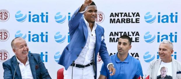 Samuel Eto'o suspendu à Antalyaspor Samuel Eto'o suspendu à Antalyaspor