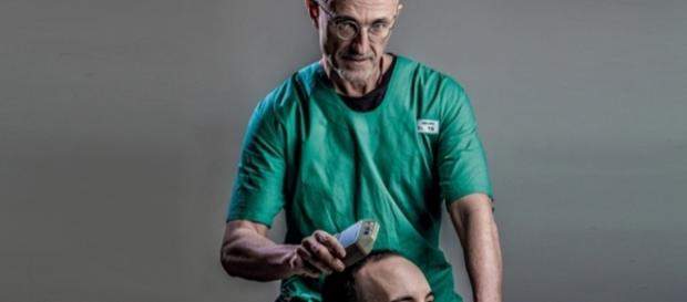 Sergio Canavero pretende fazer o primeiro transplante de cabeça humana da história Sergio Canavero pretende fazer o primeiro transplante de cabeça humana da história