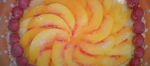 Torta di pesche al profumo di limoncello di Anna Moroni. Torta di pesche al profumo di limoncello di Anna Moroni.