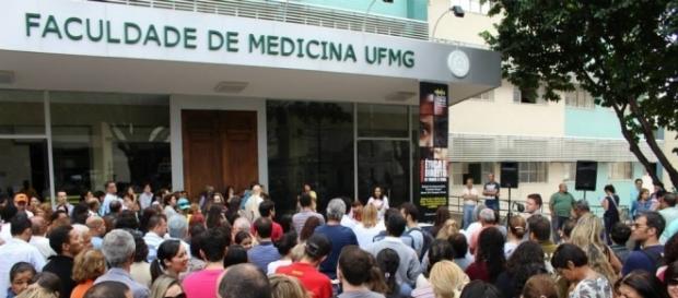 UFMG tem sofrido com os efeitos da diminuição do orçamento. UFMG tem sofrido com os efeitos da diminuição do orçamento.