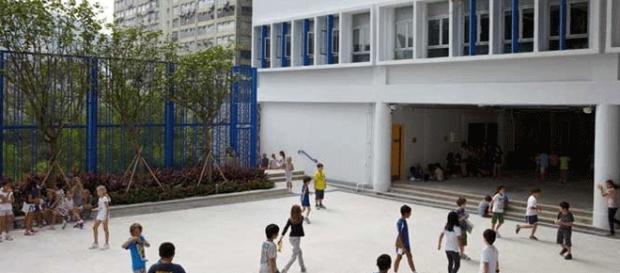 Une cour de récréation en collège : pas sûr que toutes et tous veuillent rester scolarisés jusqu'à 18 ans Une cour de récréation en collège : pas sûr que toutes et tous veuillent rester scolarisés jusqu'à 18 ans