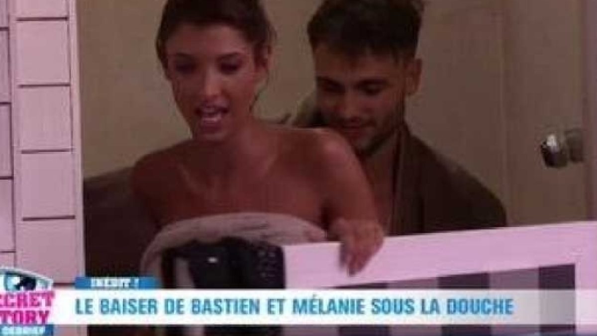 HOT : Bastien et Mélanie nus sous la douche. #SS10