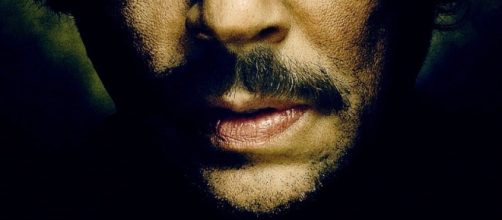 Nella foto Pablo Escobar interpretato da Benicio del Toro