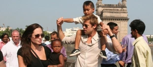Angelina Jolie, Brad Pitt Divorce: Kids In Danger? Police Surround ... - inquisitr.com Angelina Jolie, Brad Pitt Divorce: Kids In Danger? Police Surround ... - inquisitr.com