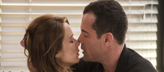 Beto fica chateado com o quase beijo de Tancinha e Apolo Beto fica chateado com o quase beijo de Tancinha e Apolo