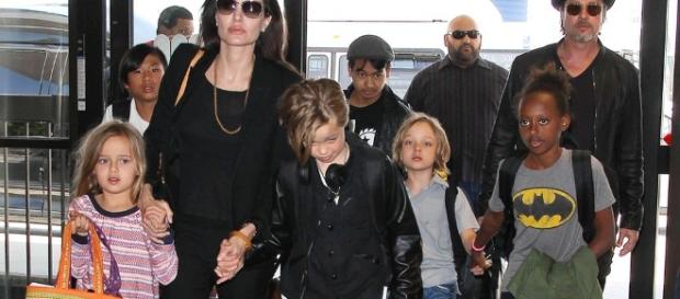 Brad Pitt violent a l'égard de ses enfants. Brad Pitt violent a l'égard de ses enfants.