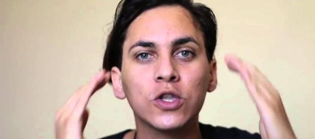 MixReynold já se envolveu em outras polêmicas, como fingir seu próprio sequestro MixReynold já se envolveu em outras polêmicas, como fingir seu próprio sequestro