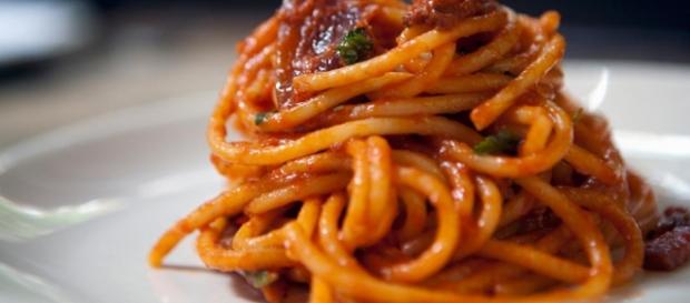 spaghetti alla amatriciana,un piatto classico e intramontabile. spaghetti alla amatriciana,un piatto classico e intramontabile.