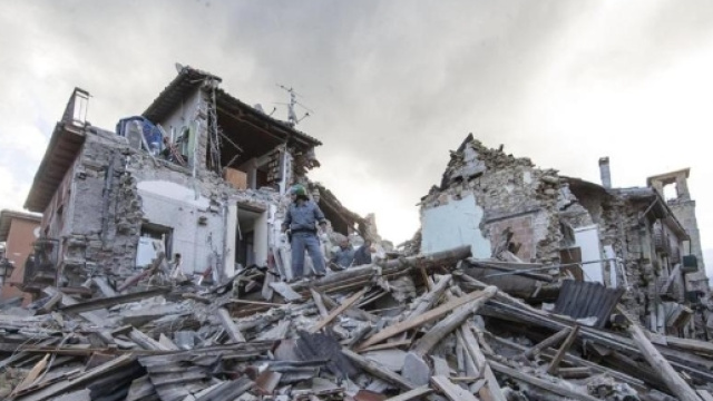 Terremoto devasta il Centro Italia, almeno 159 morti. Centinaia ... - lastampa.it