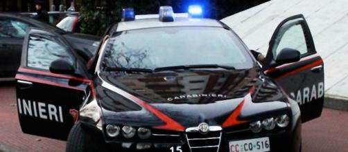 Sul luogo della rapina sono intervenuti i Carabinieri.