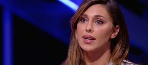 Belen Rodriguez nervosa, litiga con Iannone e con chi la critica sui social. Belen Rodriguez nervosa, litiga con Iannone e con chi la critica sui social.