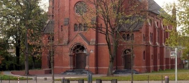 Bergmannsdom in Essen, auf dessen Stufen pöbelnde Jugendliche "abhängen" Bergmannsdom in Essen, auf dessen Stufen pöbelnde Jugendliche "abhängen"