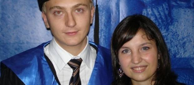 Chiara Poggi e Alberto Stasi, i sorrisi spenti di una felicità perduta. Chiara Poggi e Alberto Stasi, i sorrisi spenti di una felicità perduta.