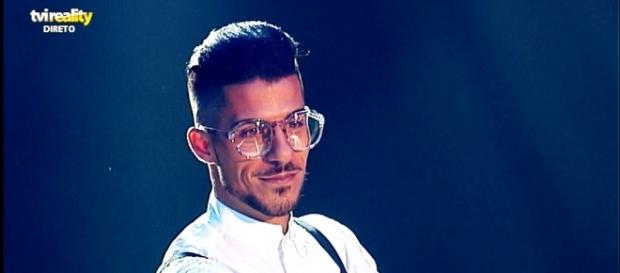 Cláudio sofreu de bullying quando era mais jovem. Cláudio sofreu de bullying quando era mais jovem.