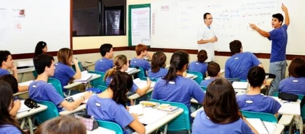 Governo garante que não irá acabar com nenhum disciplina do Ensino Médio Governo garante que não irá acabar com nenhum disciplina do Ensino Médio
