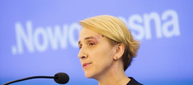 Joanna Scheuring-Wielgus zmasakrowana przez Roberta Mazurka. Joanna Scheuring-Wielgus zmasakrowana przez Roberta Mazurka.