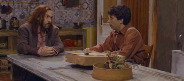 Maccio Capatonda e Luigi Luciano in una scena della sitcom Maccio Capatonda e Luigi Luciano in una scena della sitcom
