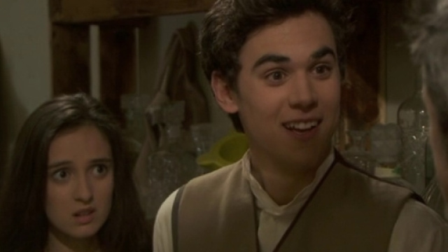 Prado e Sixto vogliono scappare, ma Matias lo scopre.