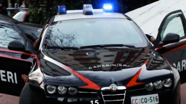 Sul luogo della rapina sono intervenuti i Carabinieri.